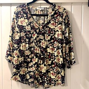 Women’s plus sized (1X) blouse.